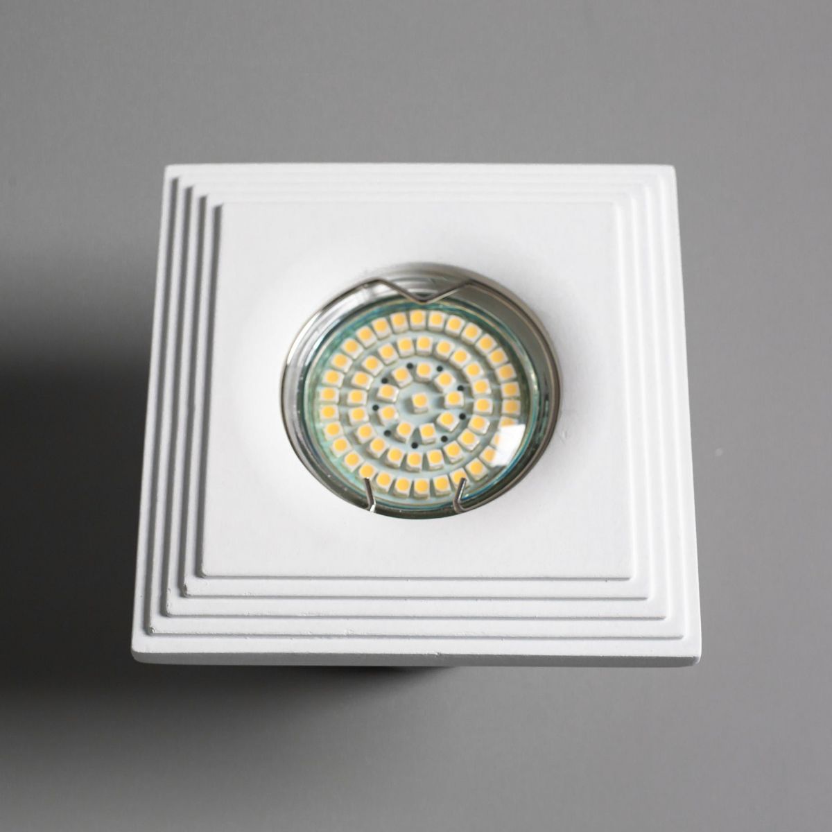 SV 7155. SvDecor. Гипсовый встраиваемый светильник MR16. GU5.3/GU10 . Белый