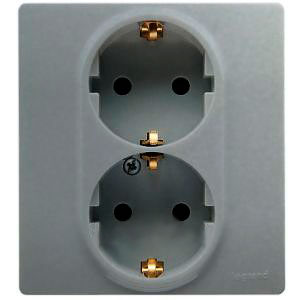 672433. Legrand. Etika (Алюминий). Розетка 2*2К+З сдвоенная со шторками, 16A, встраиваемый монтаж, I