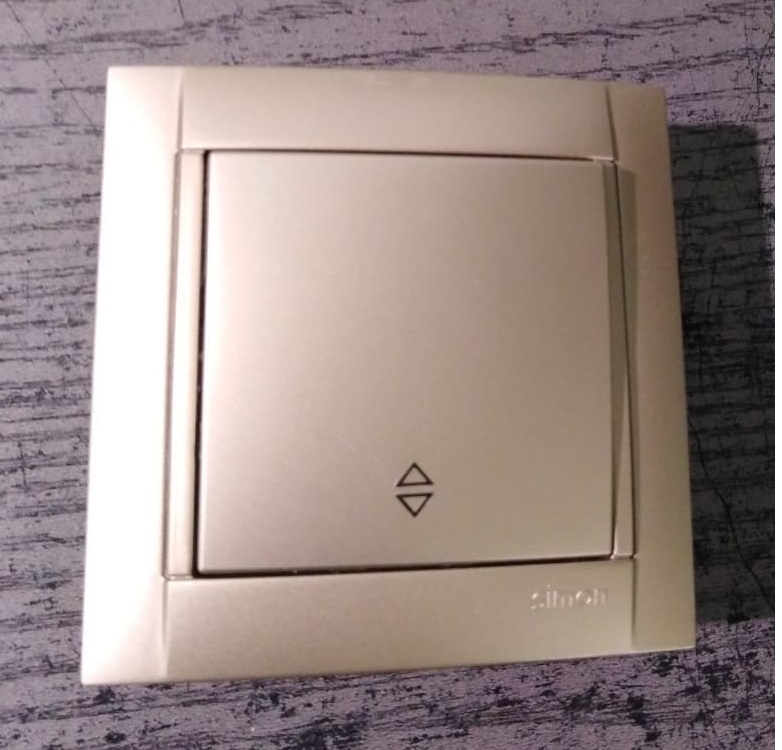 Simon Simon 34 Шампань Выключатель 1-клавишный, проходной IP20 250V Шампань металлик 16A 1590201-034