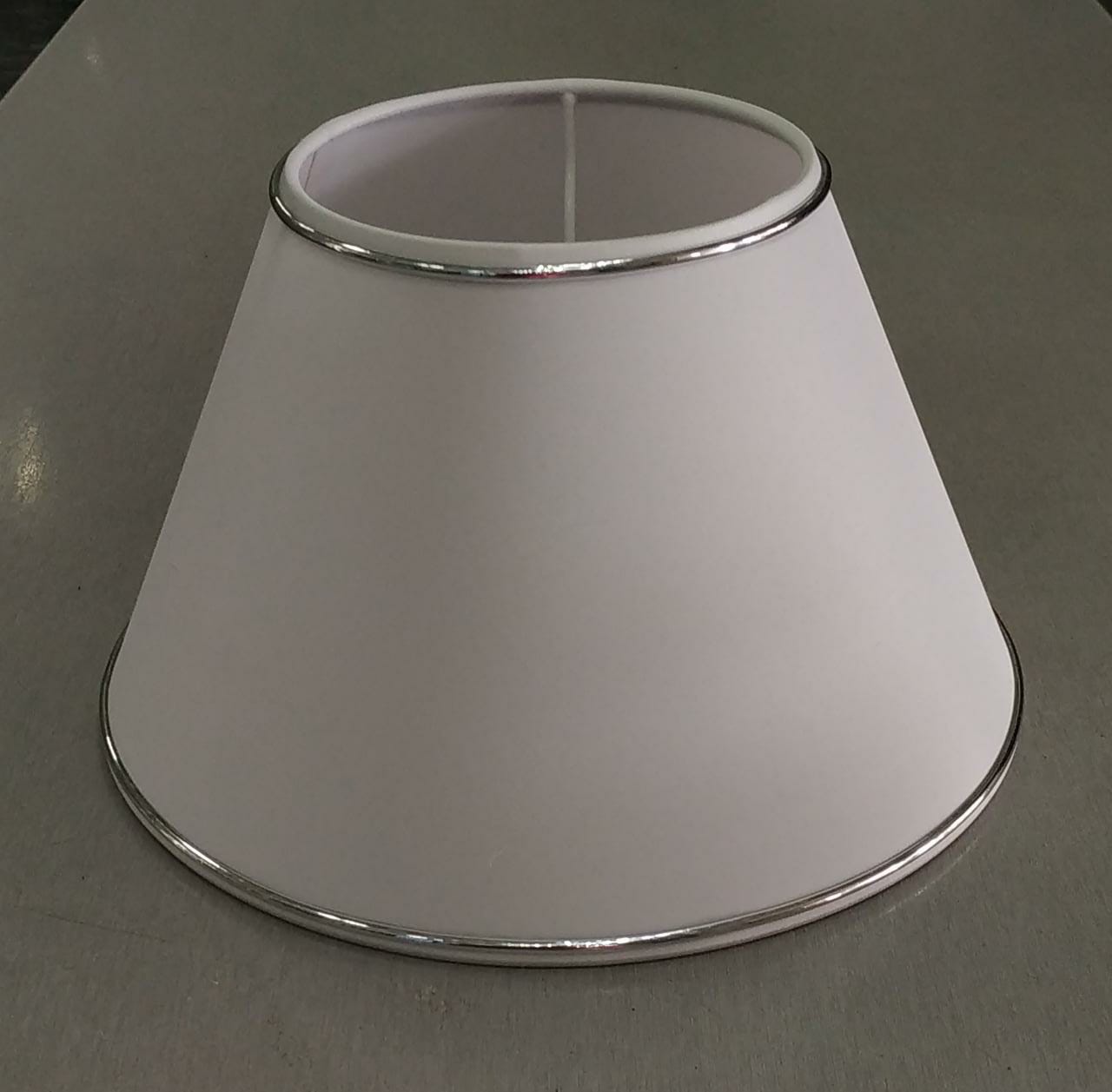 26-511.Good Light.Абажур тканевый для настольной лампы на патрон E27, Ткань на ПВХ. Белый, золото ил