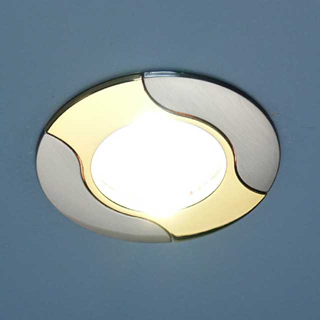 KL737 MR16 SN/G.Elektrostandard.Встраиваемый светильник MR16. сатин никель/золото, круг. 1*Gu5.3, 50