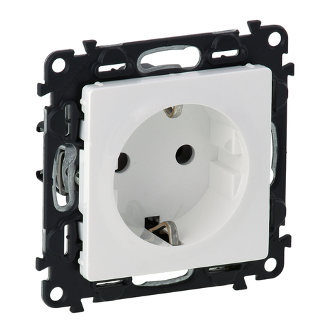 753424. Legrand. Valena Life (Белый). Розетка 2К+З с заземлением, 16A, встраиваемый монтаж, IP20